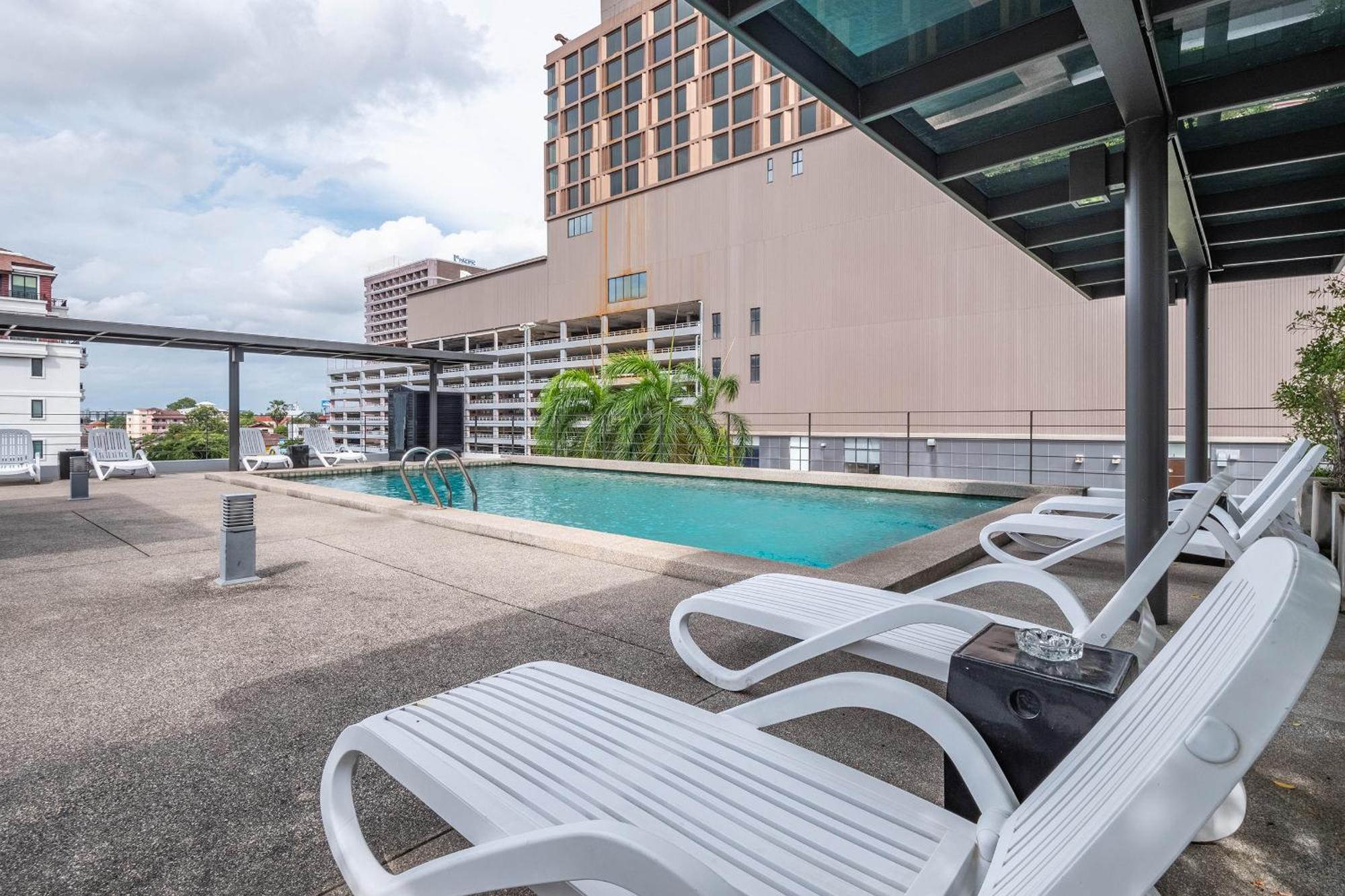 Luxe Residence Pattaya Esterno foto
